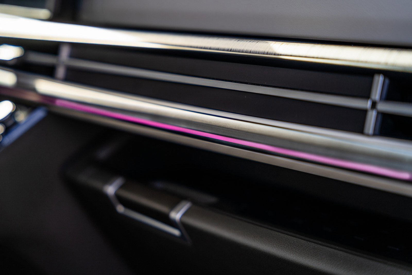 Used 2025 Hyundai Santa Fe Calligraphy w/ Tow & Go Package image 19