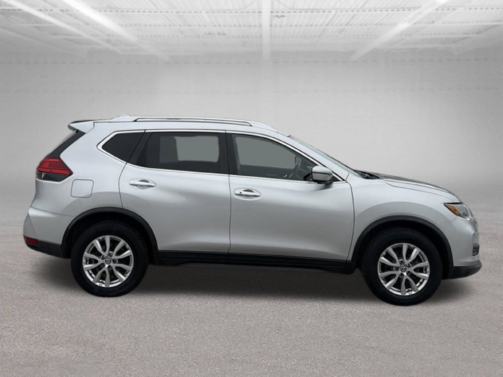 Used 2017 Nissan Rogue SV w/ SV Premium Package AWD/4WD image 11