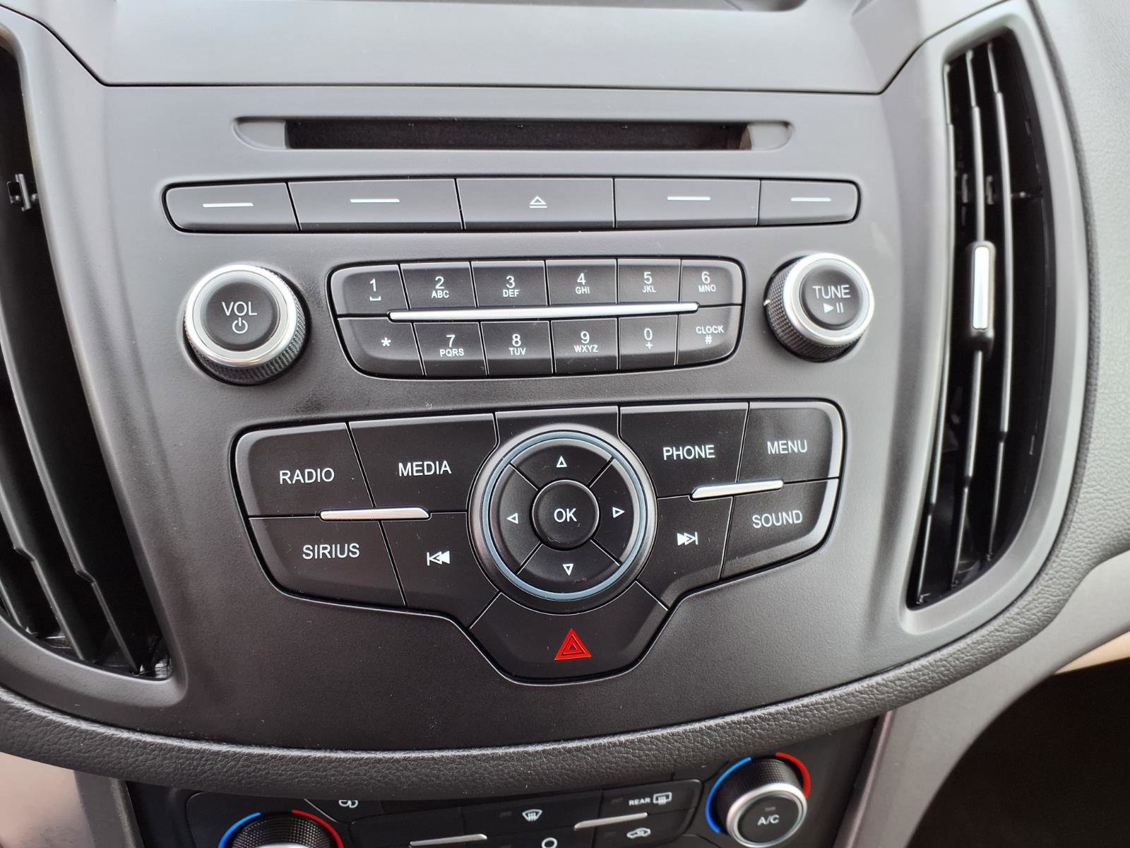 Certified 2018 Ford Escape SE image 17