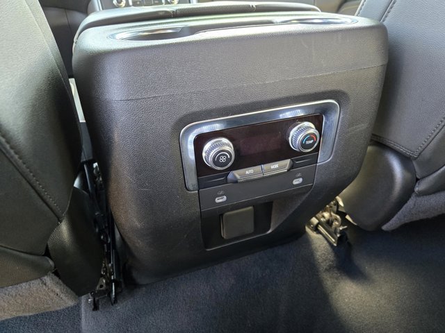 Used 2024 GMC Yukon SLT AWD/4WD image 11