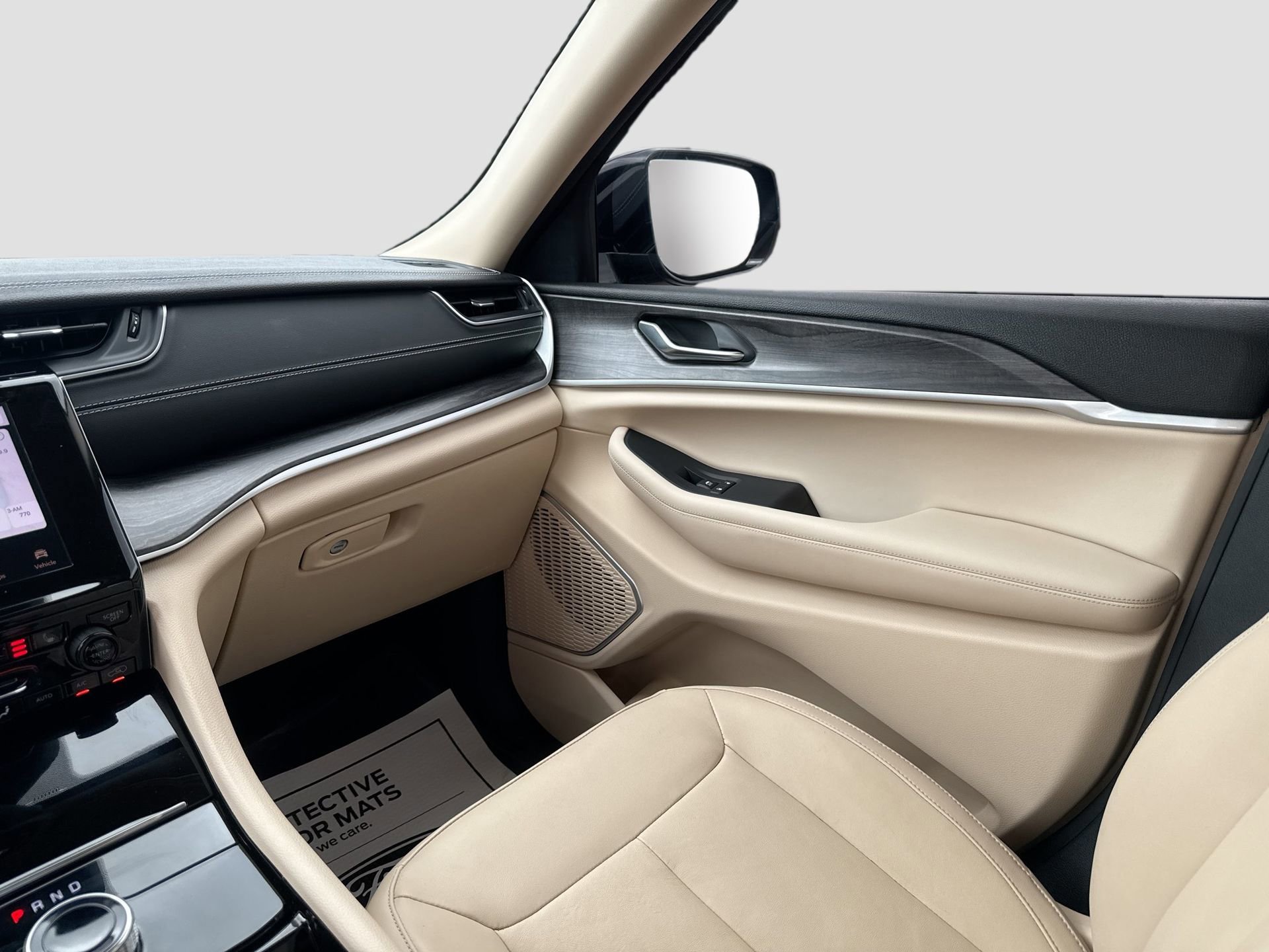 Used 2022 Jeep Grand Cherokee Limited image 23