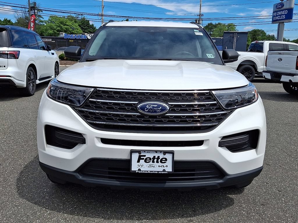 Certified 2024 Ford Explorer XLT AWD/4WD image 2