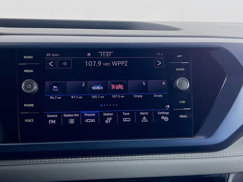 Used 2024 Volkswagen Taos SE w/ Panoramic Sunroof Package AWD/4WD image 17