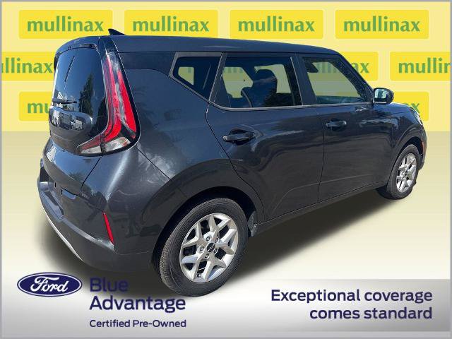 Used 2023 Kia Soul LX w/ LX Technology Package FWD image 3