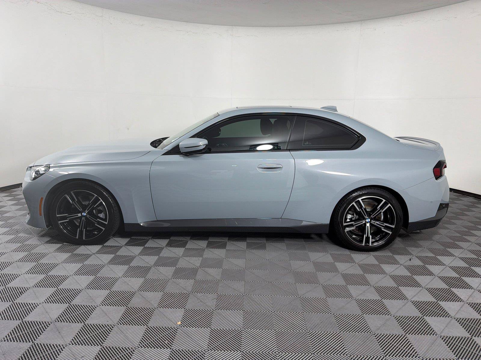 Used 2022 BMW 230i Coupe w/ M Sport Package RWD image 4