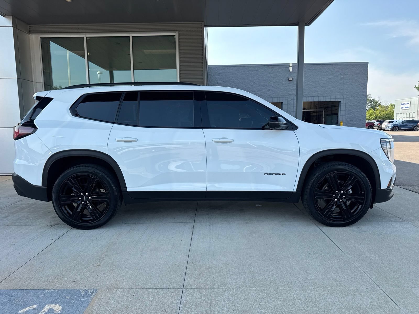 Used 2024 GMC Acadia Elevation w/ Black Edition FWD image 9