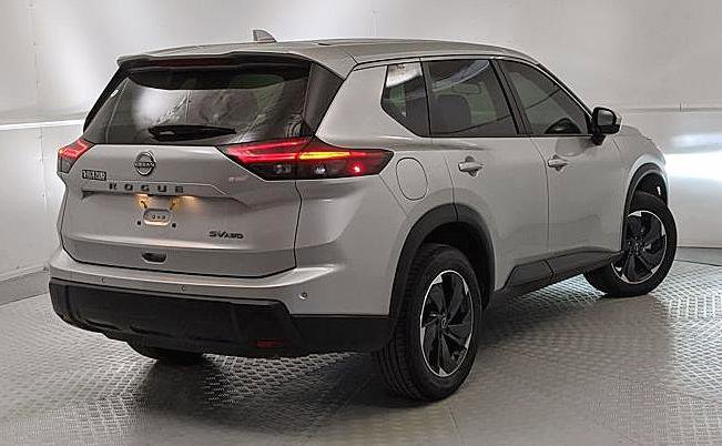 Used 2024 Nissan Rogue SV image 4