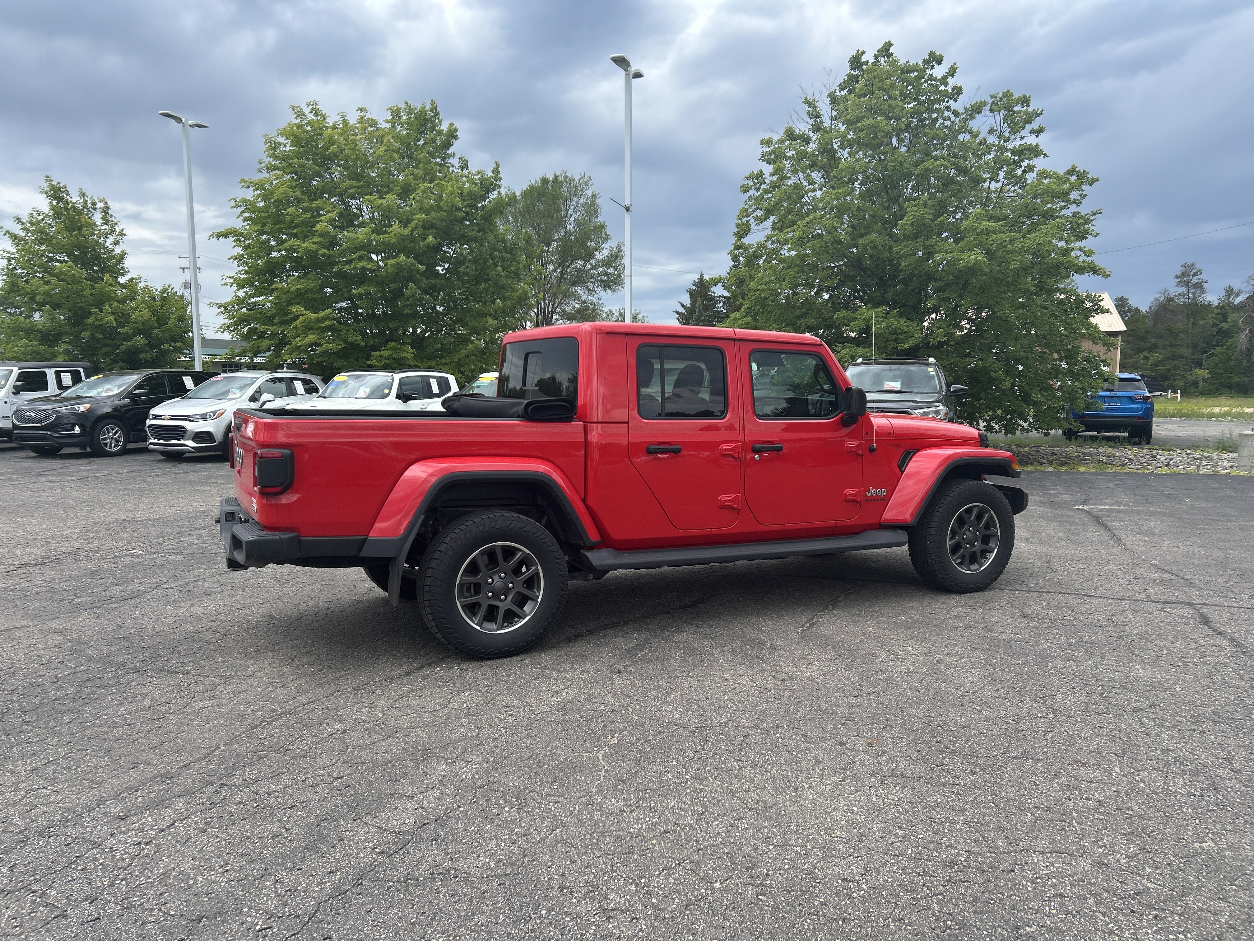 Used 2020 Jeep Gladiator Overland AWD/4WD image 4