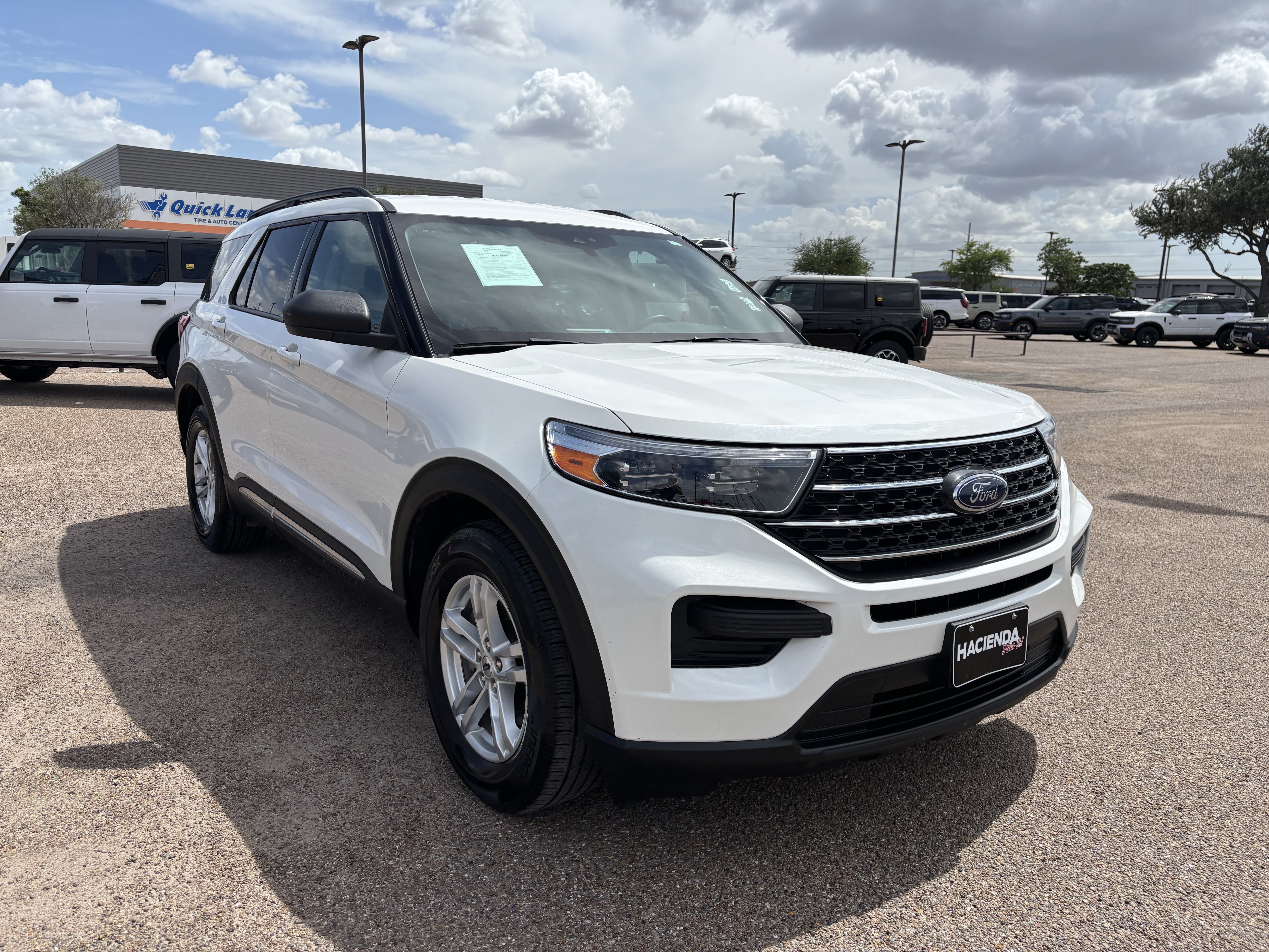Certified 2023 Ford Explorer XLT RWD image 5