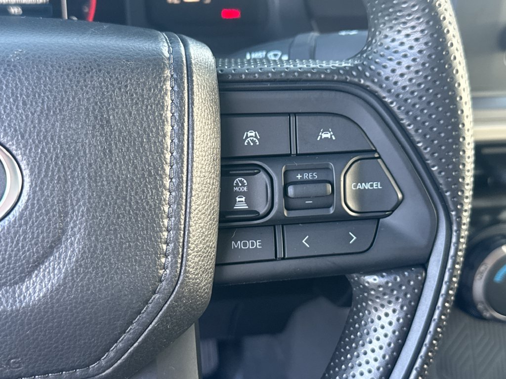 Used 2025 Toyota Tacoma SR5 AWD/4WD image 17