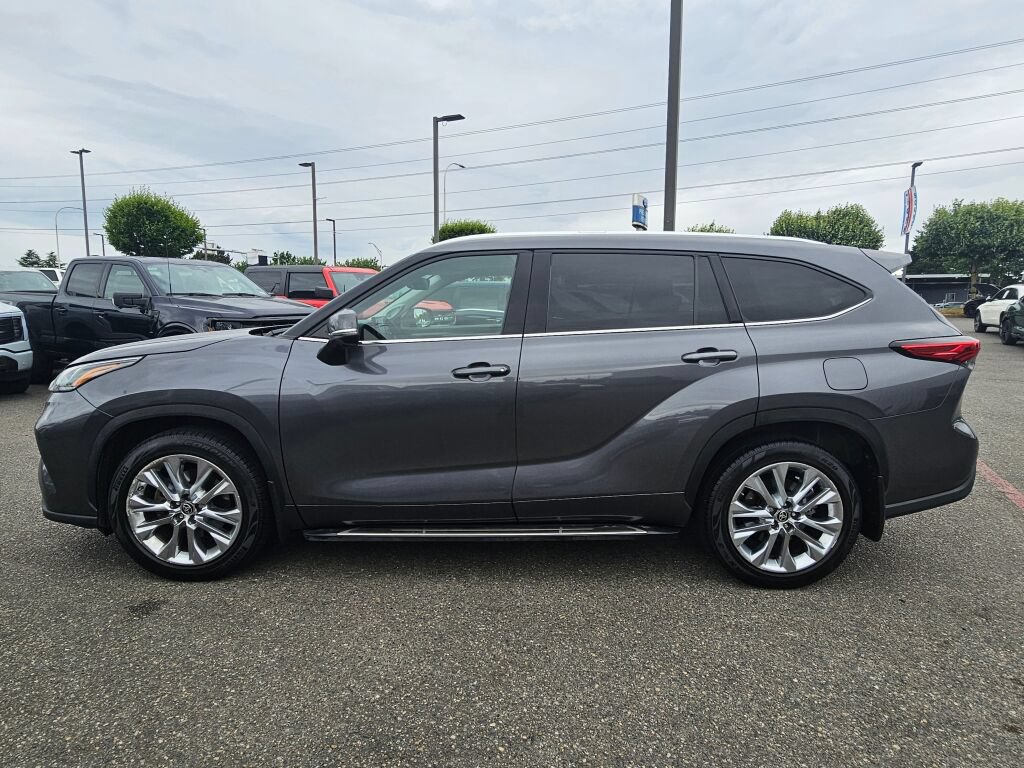Used 2023 Toyota Highlander Limited AWD/4WD image 2