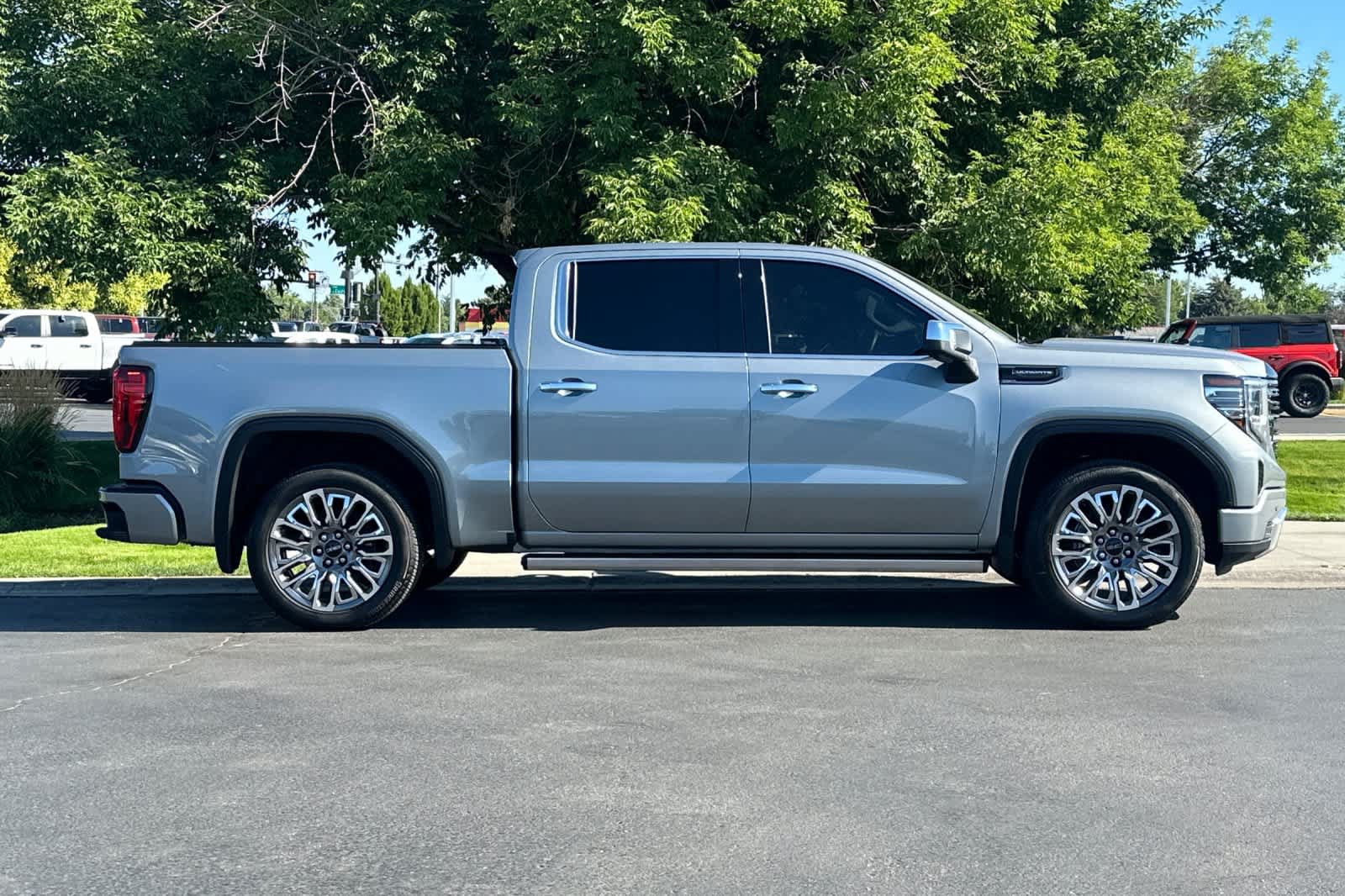 Used 2025 GMC Sierra 1500 Denali Ultimate AWD/4WD image 8