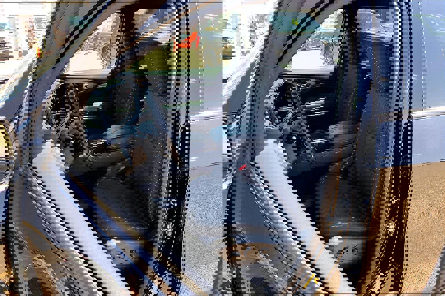 Used 2025 Chevrolet Traverse LT image 10