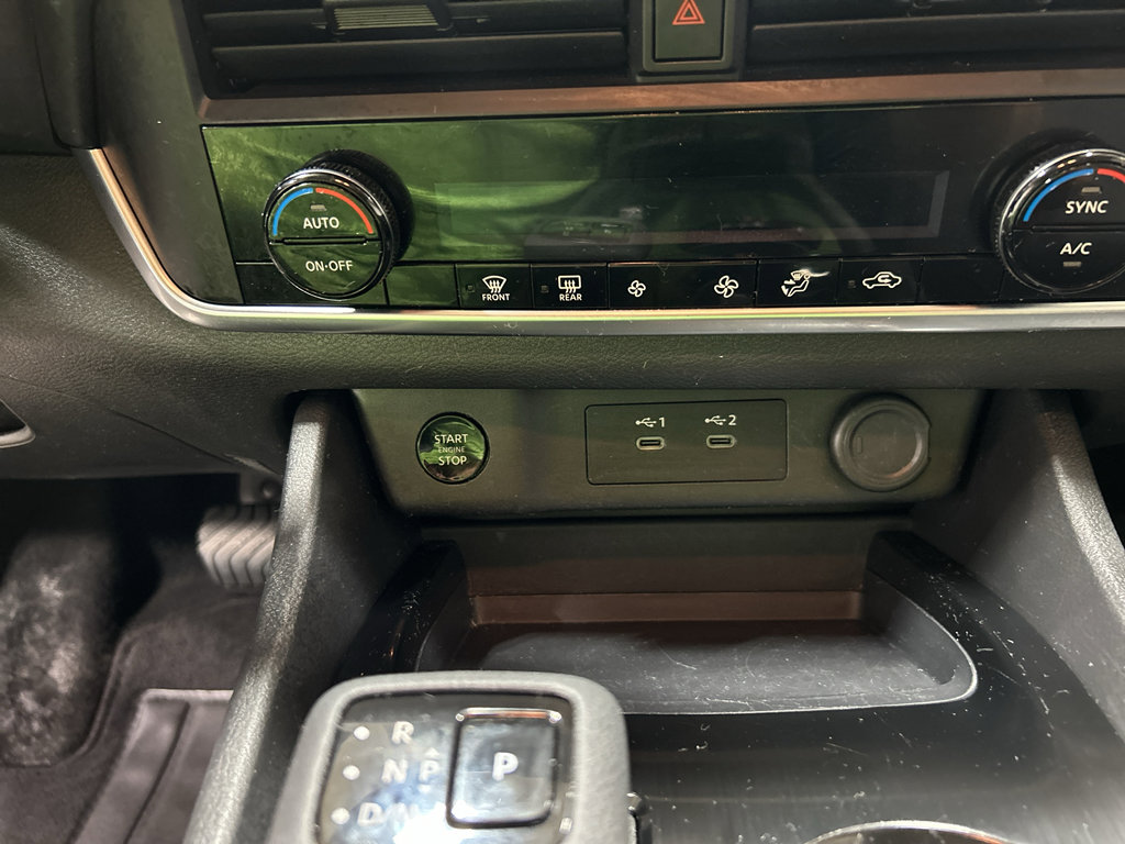 Used 2024 Nissan Rogue S FWD image 16