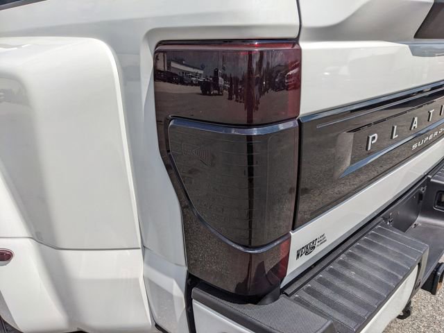 Certified 2022 Ford F450 Platinum w/ FX4 Off-Road Package image 11