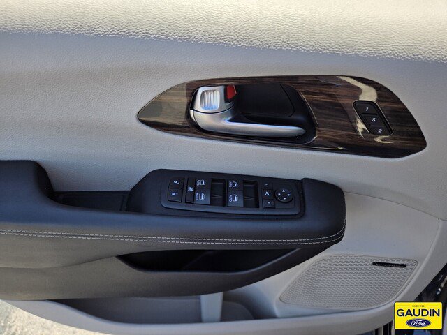Used 2023 Chrysler Pacifica Limited w/ Uconnect Theater Family Group AWD/4WD image 19