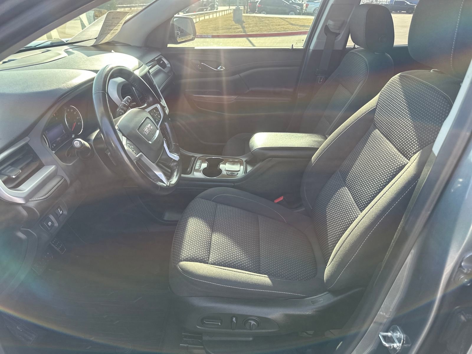 Used 2020 GMC Acadia SLE w/ Driver Convenience Package image 9