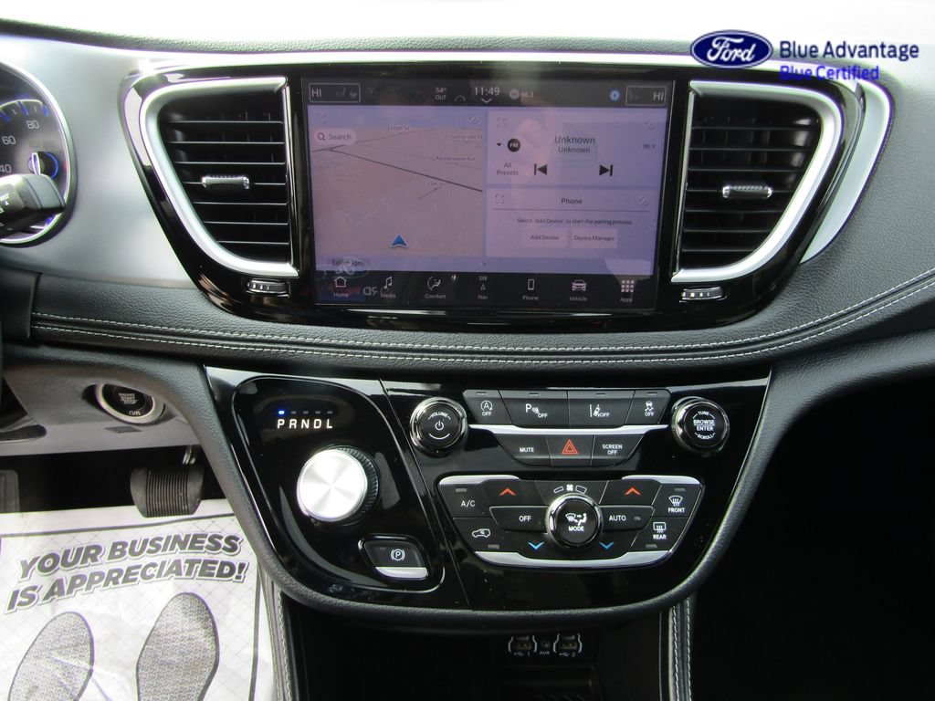 Used 2025 Chrysler Pacifica Limited FWD image 34