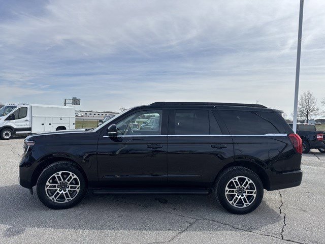 Certified 2025 Ford Expedition Active image 2