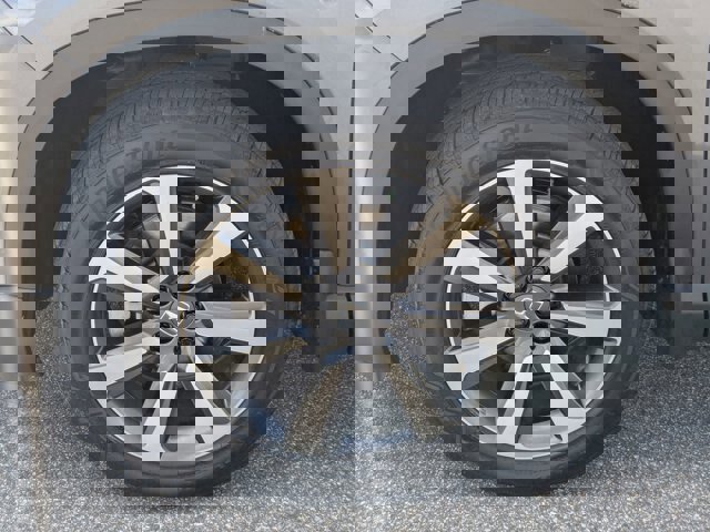 Used 2024 Honda Pilot Touring image 11