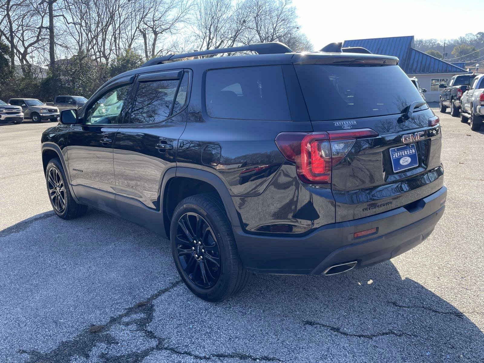 Used 2023 GMC Acadia SLT w/ Elevation Edition image 3