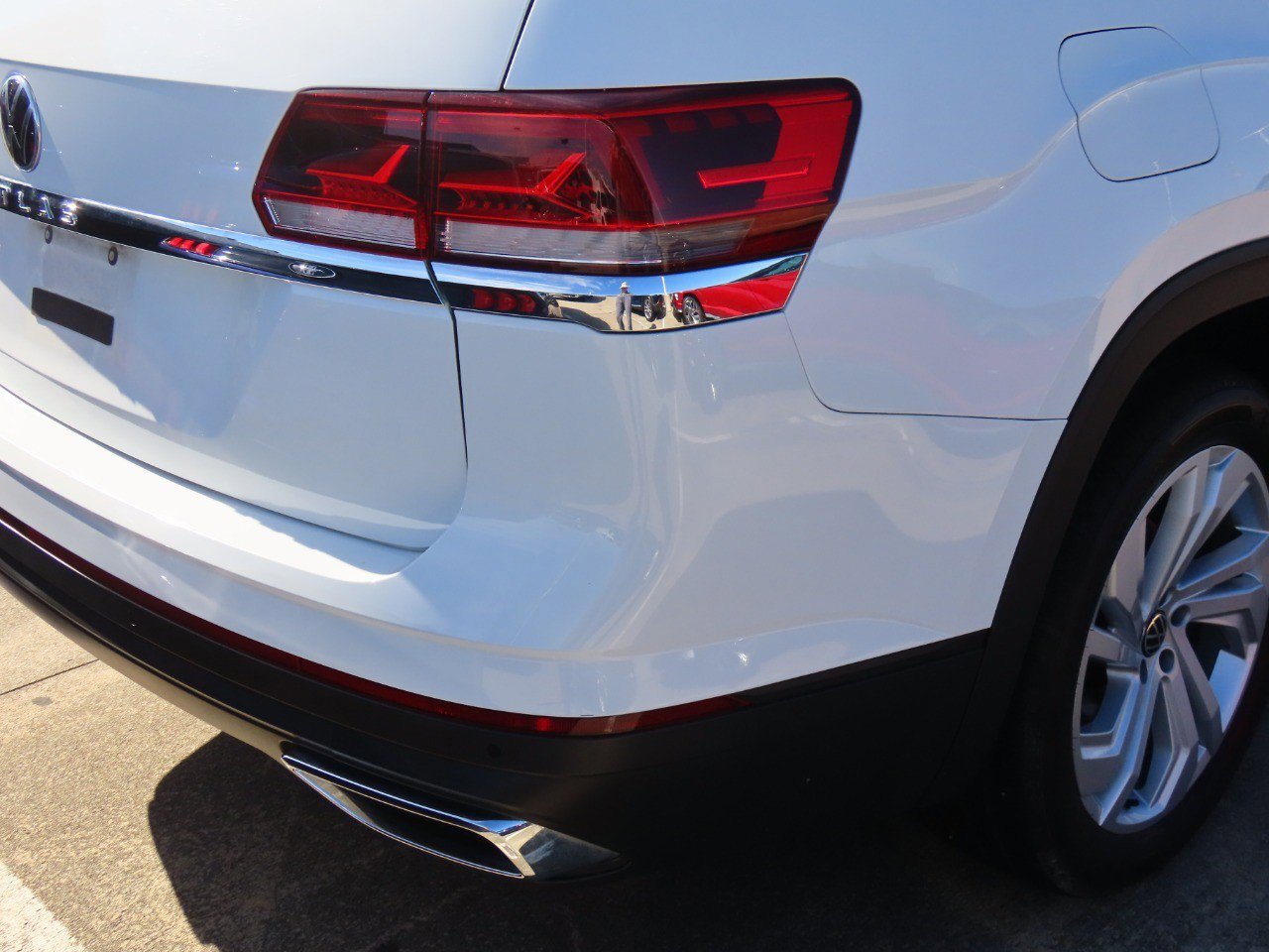 Used 2023 Volkswagen Atlas SE image 14