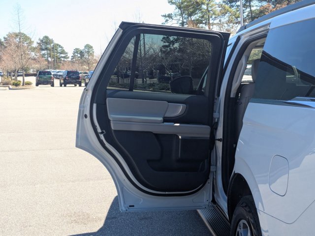 Certified 2025 Ford Expedition Active image 30