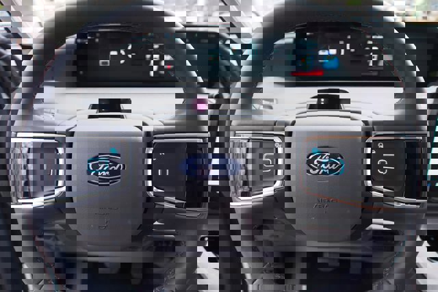 Certified 2025 Ford Expedition Active image 28