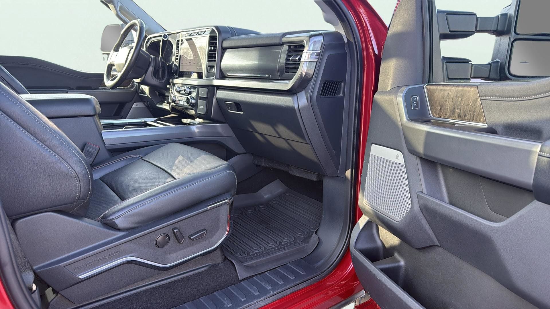 Certified 2024 Ford F250 Lariat w/ Lariat Ultimate Package image 17