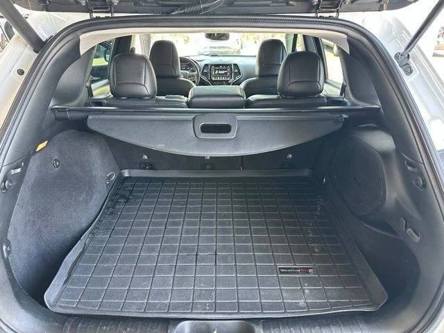 Used 2019 Jeep Cherokee Limited w/ Luxury Group image 16