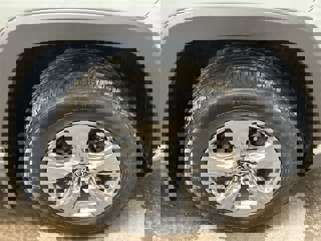 Used 2022 Toyota RAV4 XLE w/ Convenience Package image 9