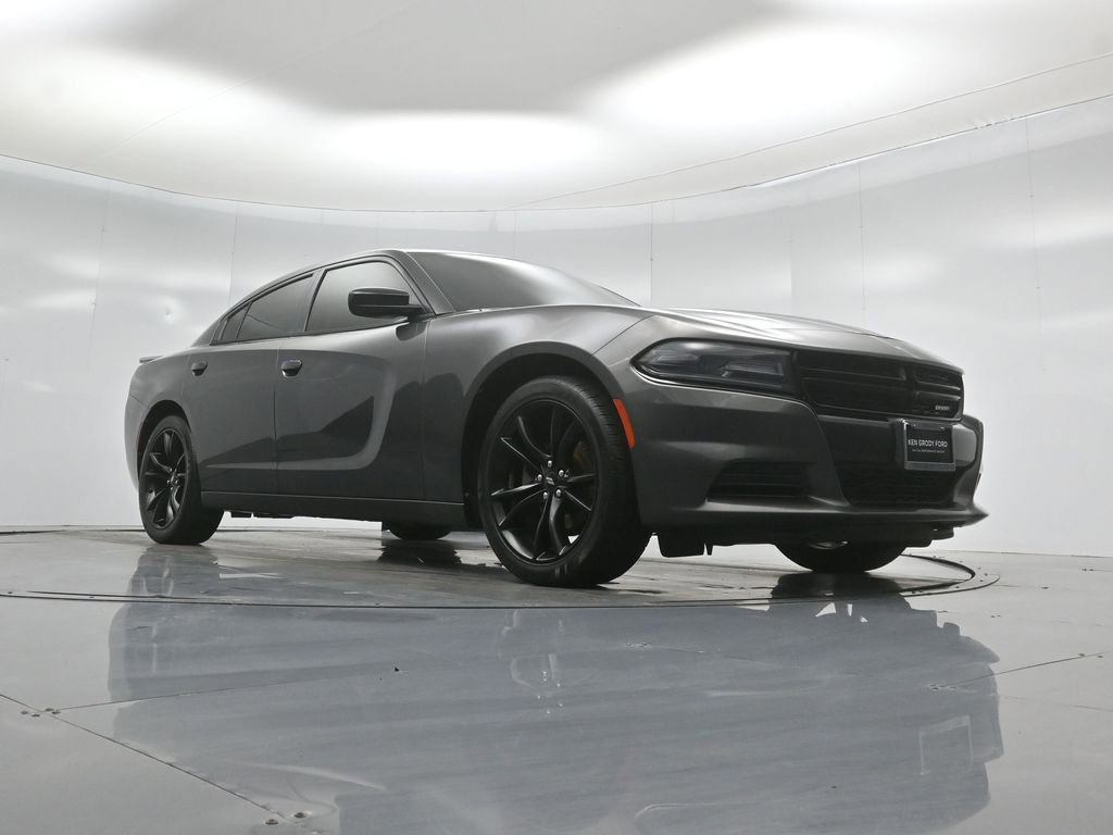 Used 2017 Dodge Charger SE w/ Blacktop Package RWD image 45