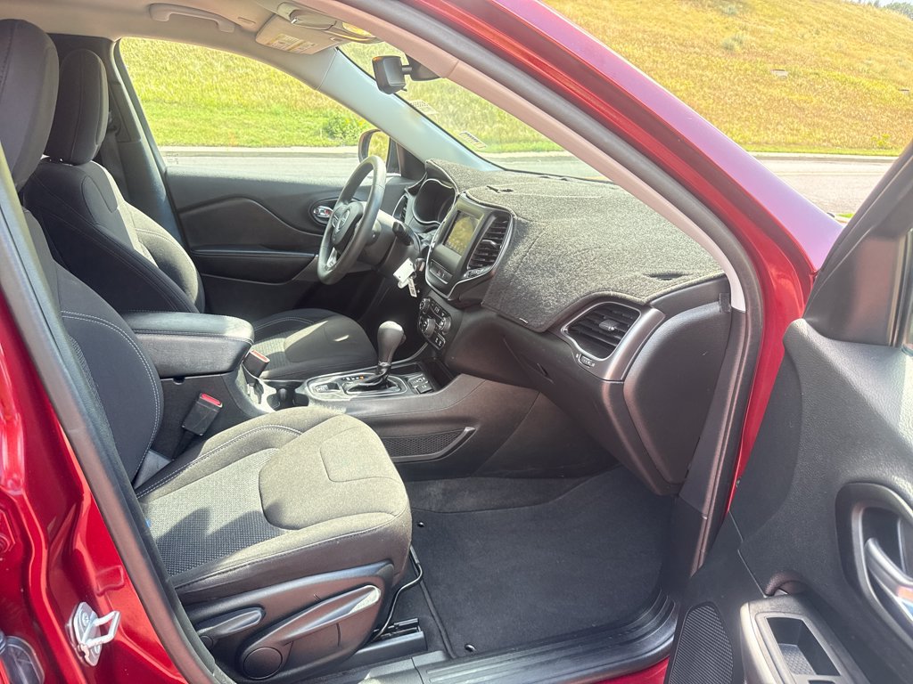 Used 2021 Jeep Cherokee Latitude FWD image 29