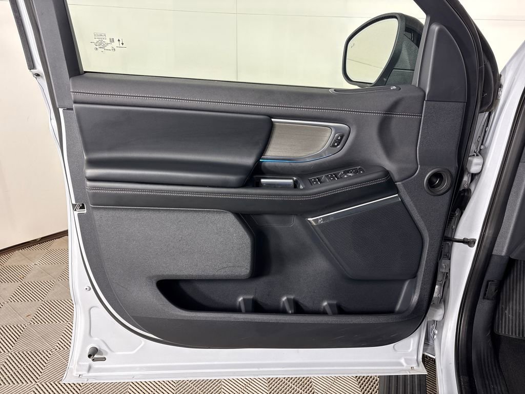 Certified 2025 Ford Expedition Platinum image 24