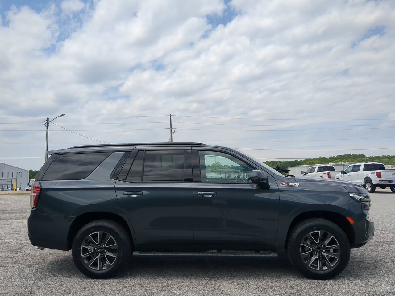 Used 2021 Chevrolet Tahoe Z71 w/ Z71 Signature Package AWD/4WD image 2
