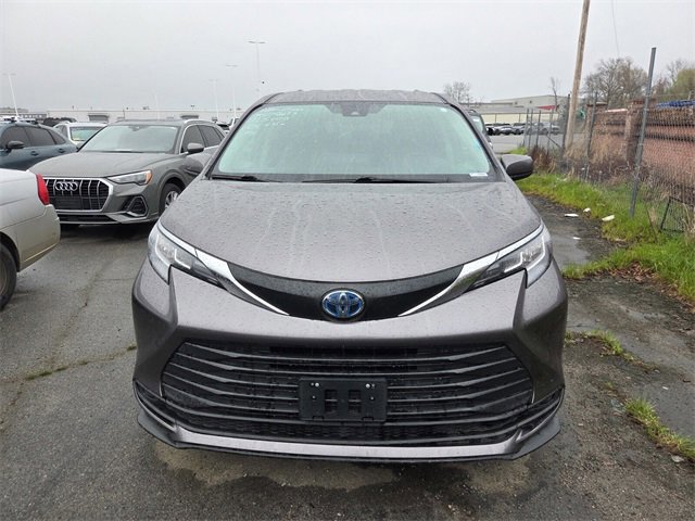 Used 2021 Toyota Sienna LE image 6