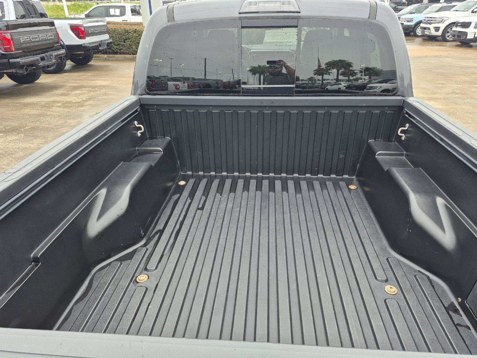 Used 2022 Toyota Tacoma SR5 RWD image 8