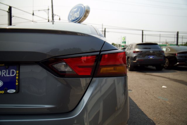 Used 2025 Nissan Altima 2.5 SV FWD image 10