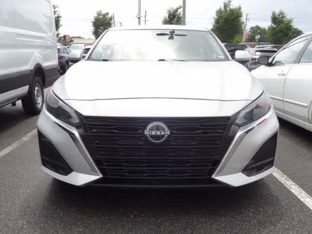 Used 2023 Nissan Altima 2.5 SV FWD image 2