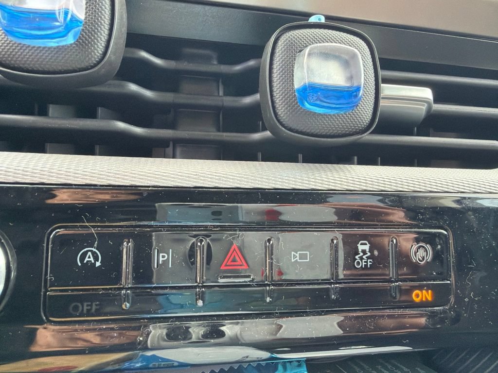 Certified 2025 Ford Explorer Active AWD/4WD image 13