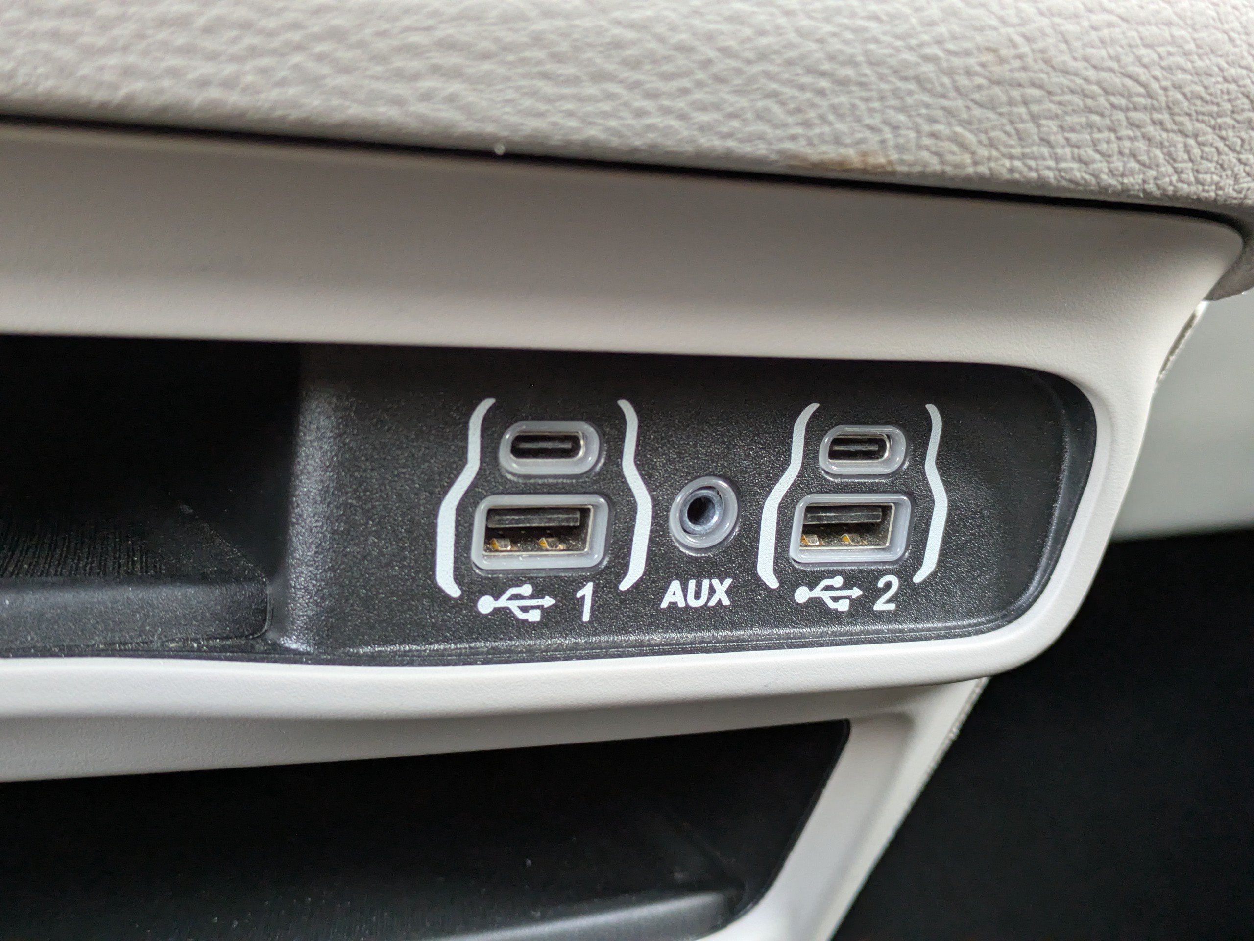Used 2024 Chrysler Pacifica Touring-L FWD image 25
