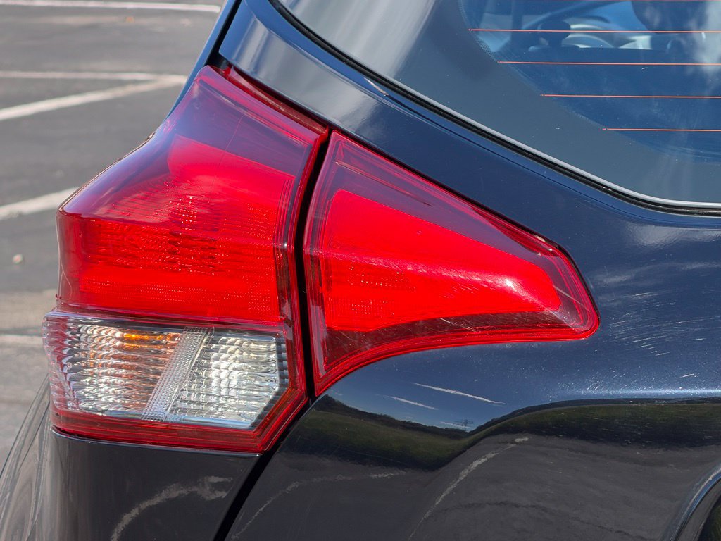 Used 2020 Nissan Kicks S FWD image 11