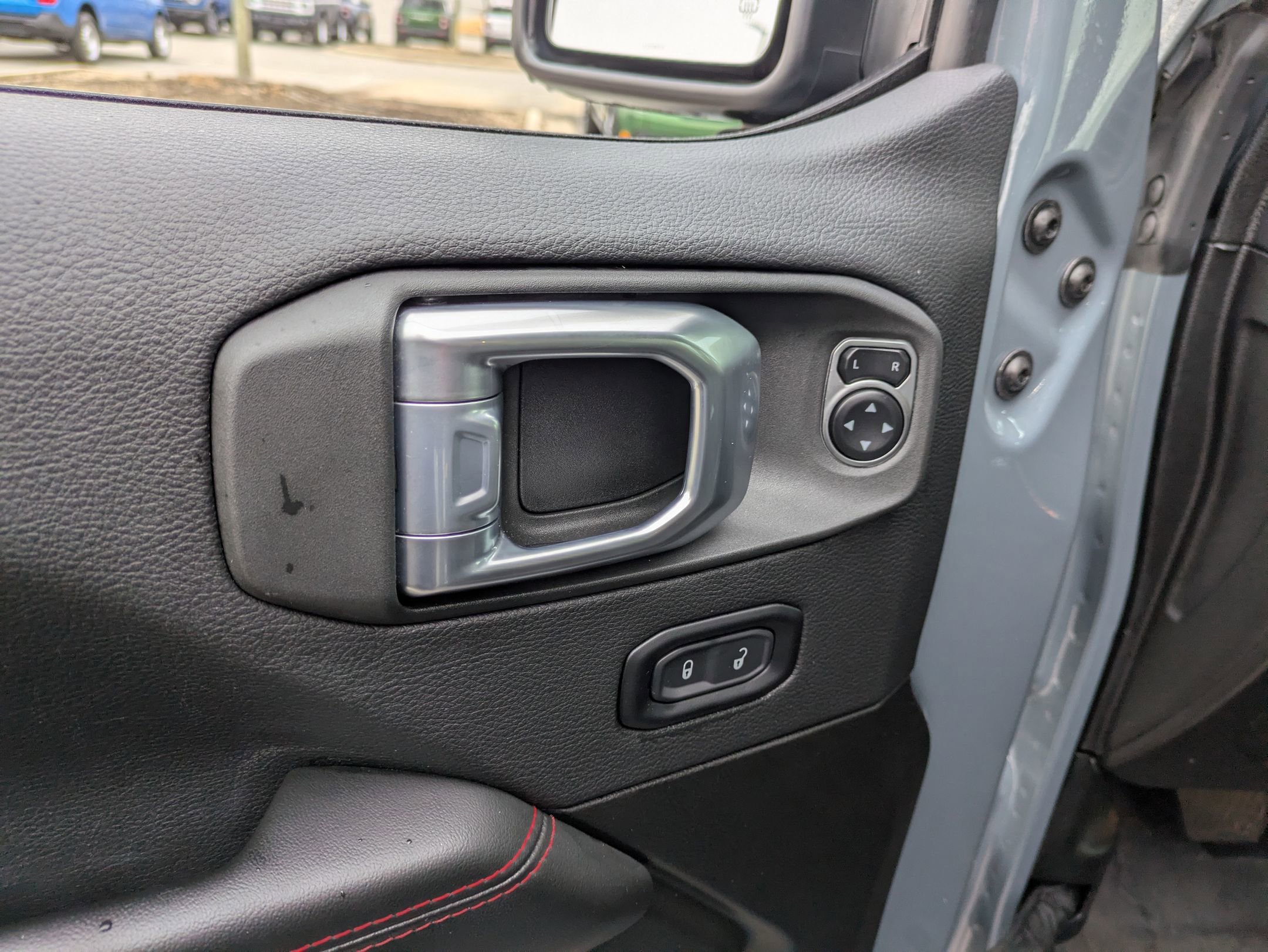 Used 2024 Jeep Wrangler Unlimited Rubicon w/ Technology Group image 17