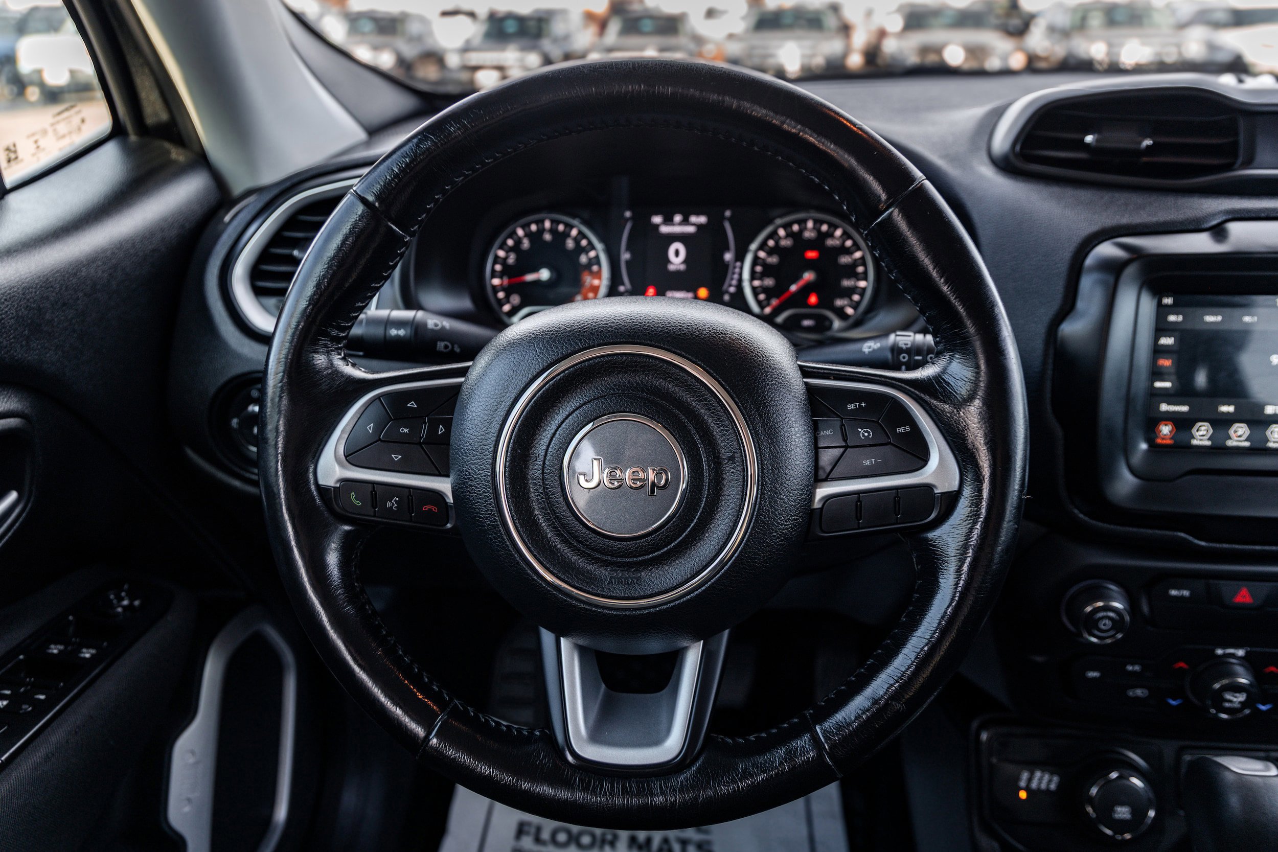 Used 2018 Jeep Renegade Latitude w/ Cold Weather Group AWD/4WD image 13