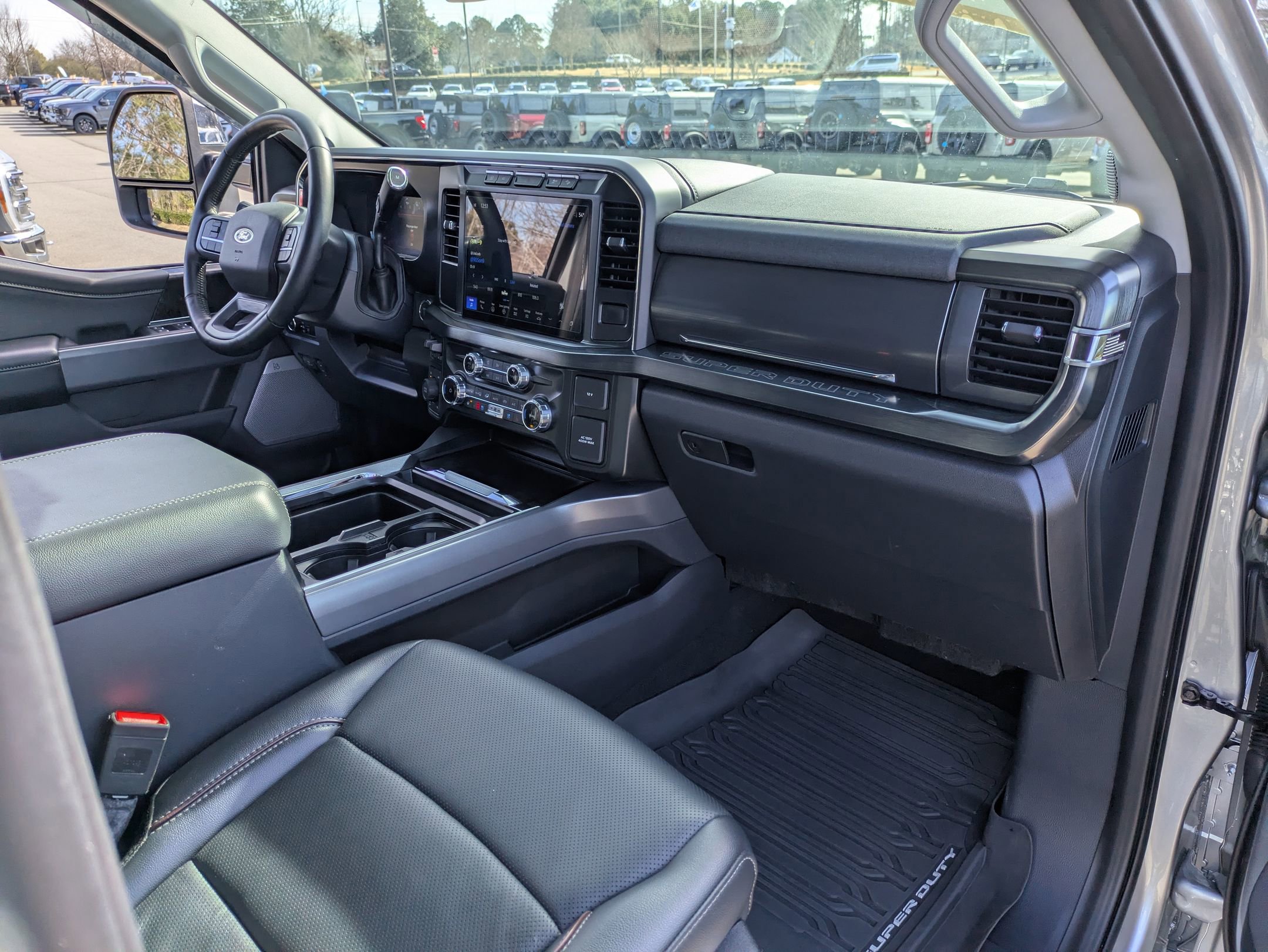 Certified 2024 Ford F350 Lariat w/ Chrome Package image 43