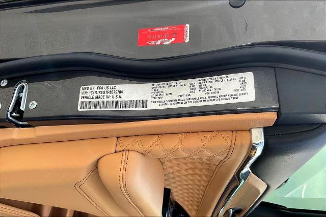 Used 2024 Jeep Grand Cherokee L Summit AWD/4WD image 19