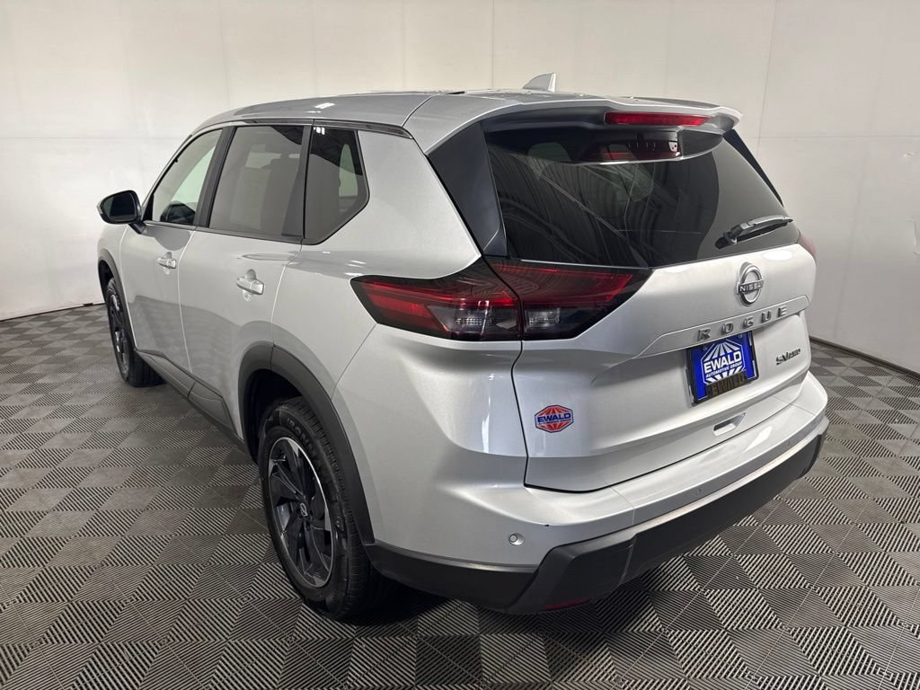 Used 2024 Nissan Rogue SV AWD/4WD image 7