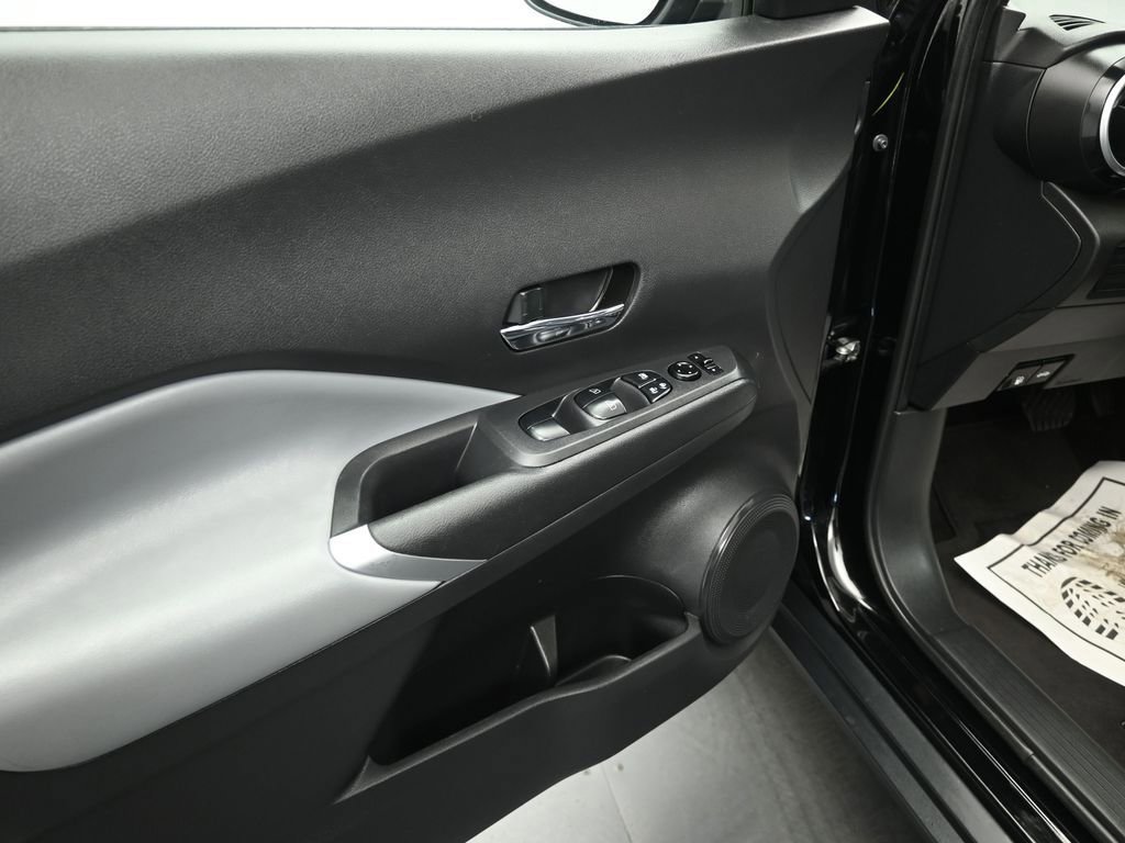 Used 2023 Nissan Kicks SR w/ SR Premium Package image 10