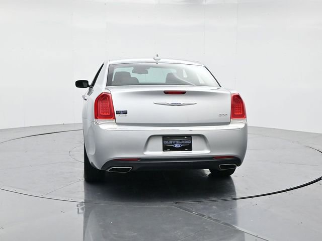Used 2020 Chrysler 300 Limited image 8