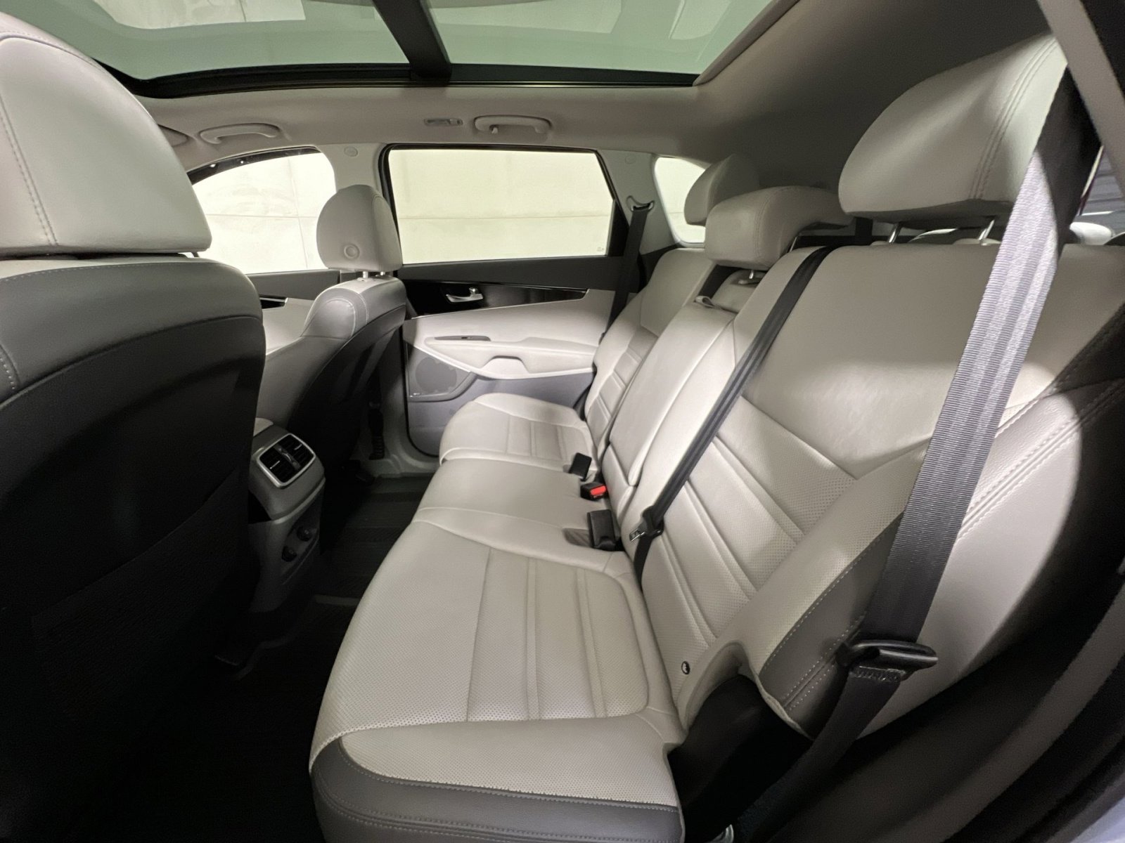 Used 2020 Kia Sorento SX FWD image 25
